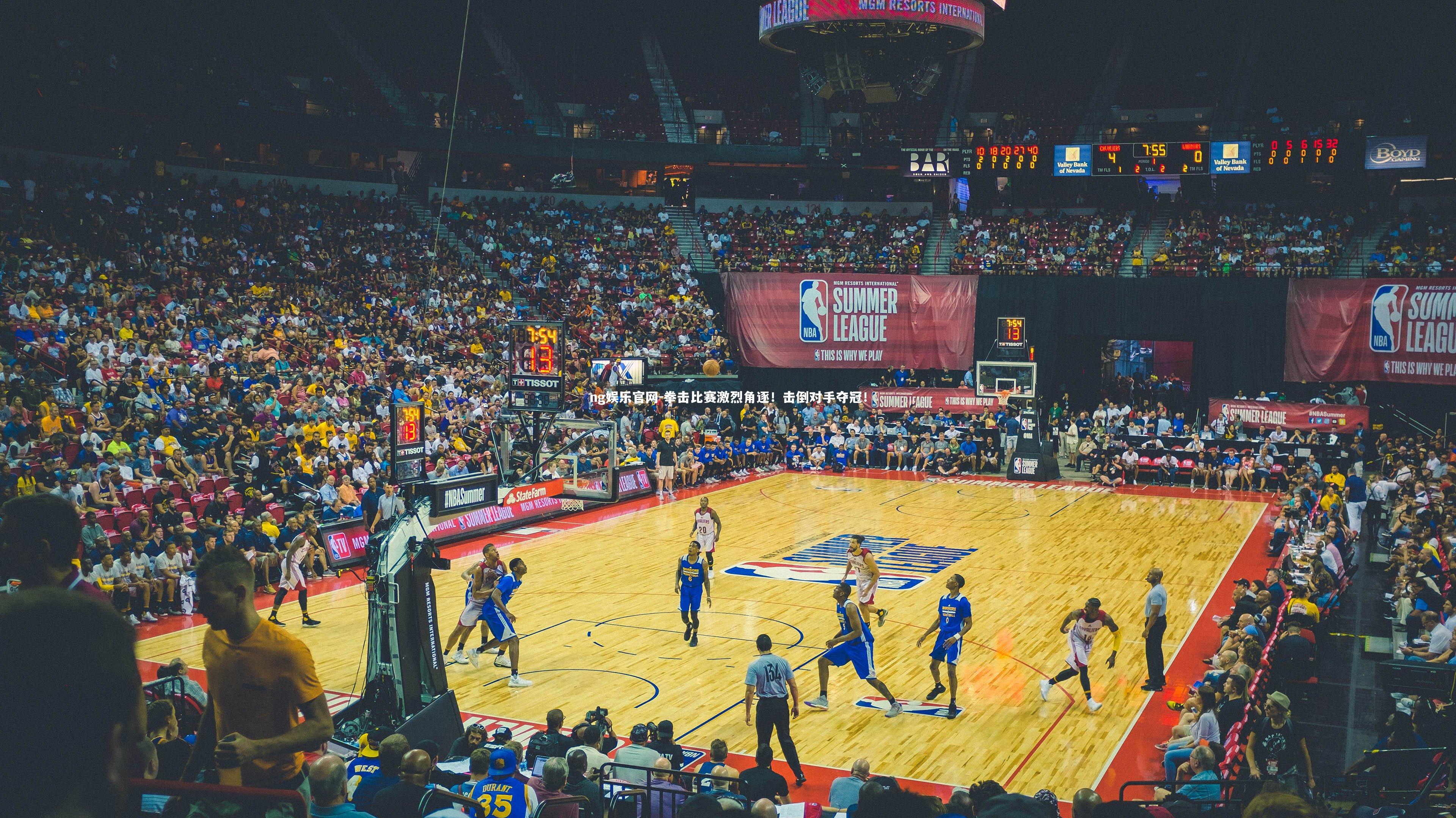 拳击比赛激烈角逐！击倒对手夺冠！